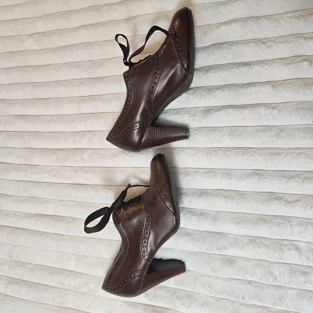 Elegant Brown Women's Heeled Oxfords